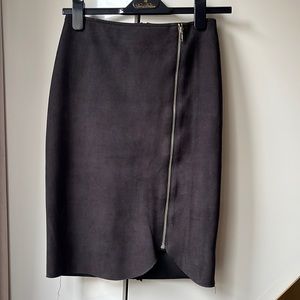 Lulu’s Black Skirt